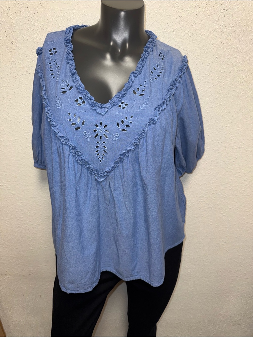 Old Navy Light Blue Eyelet V-Neck Peasant Blouse